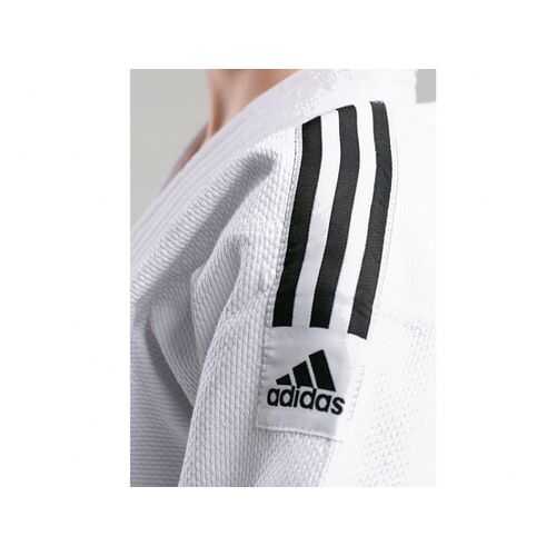 Кимоно для дзюдо с поясом подростковое Adidas Club белое с черными полосками 140 см в Спортмастер